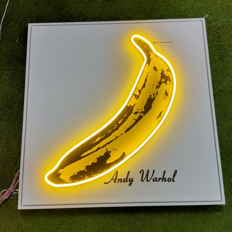 Банан неонов знак по поръчка neon s2