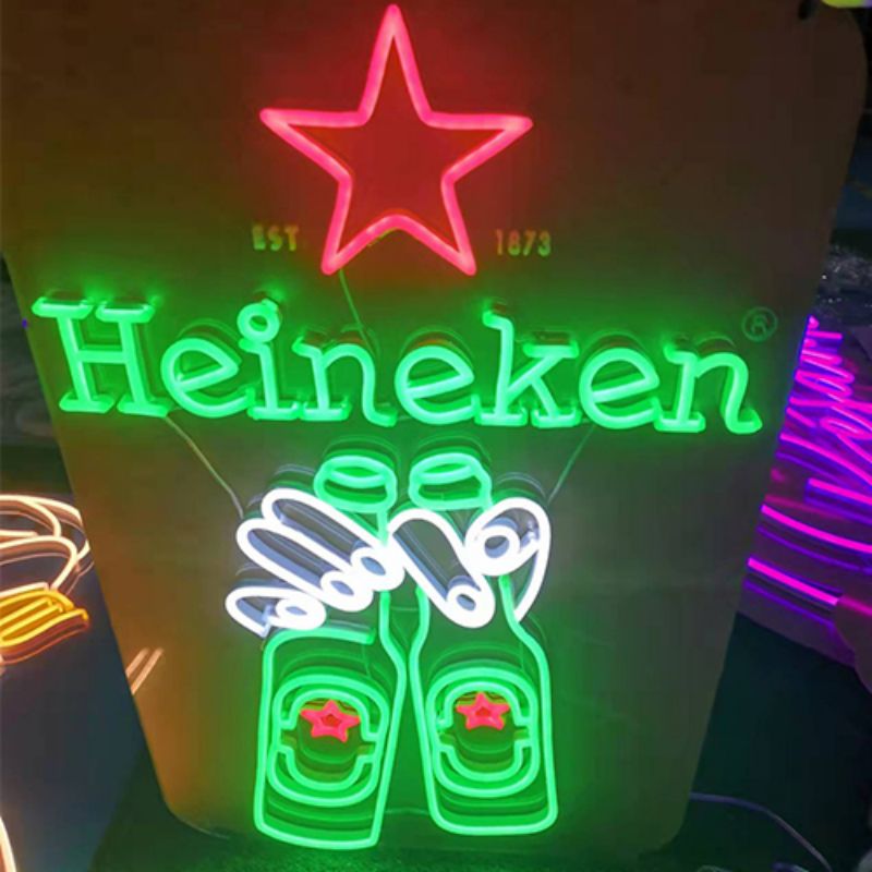 Neon 4 dan arweiniad arferiad cwrw Heineken