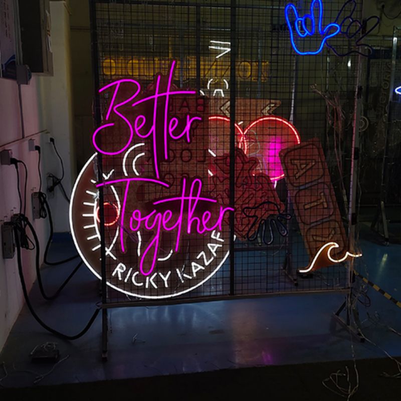 Mas magandang magkasama neon sign wedd4