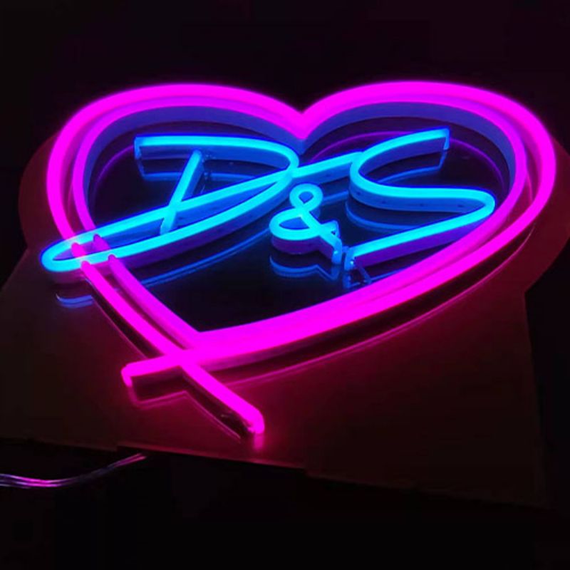 Insegna al neon del nome di amore del cuore wedd2