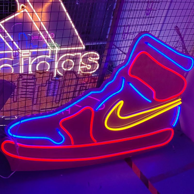 Nike Schuhe Leuchtreklame Wand dec2
