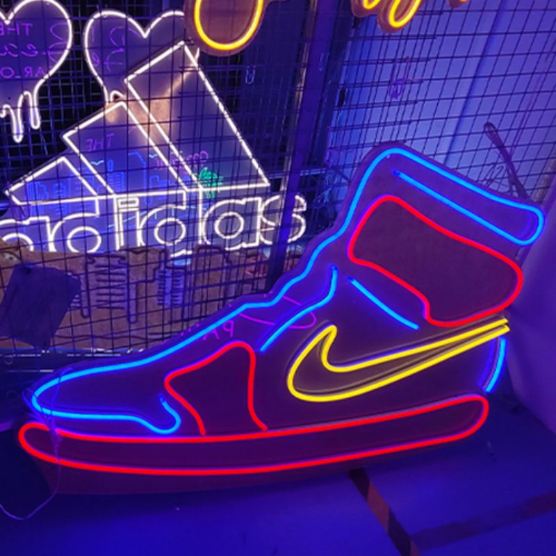 Giày nike dấu hiệu neon tường dec3