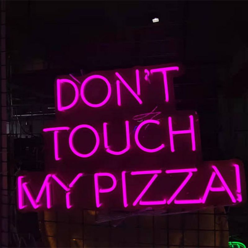 Non toccare la mia insegna al neon della pizza1